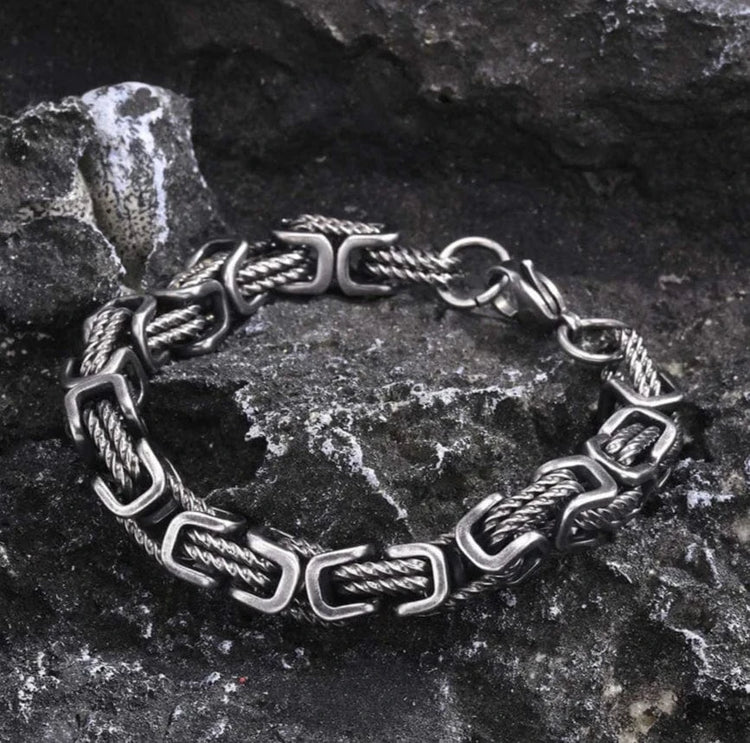 Braided viking bracelet in stainless steel Braided viking bracelet in stainless steel