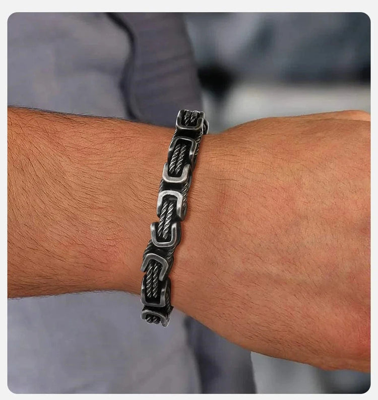 Braided viking bracelet in stainless steel Braided viking bracelet in stainless steel