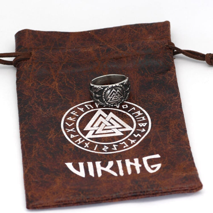 Valknut ring worn by Odin's ravens Valknut ring worn by Odin's ravens