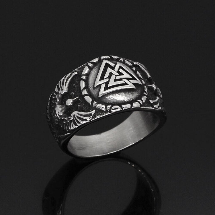 Valknut ring worn by Odin's ravens Valknut ring worn by Odin's ravens