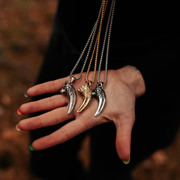 'Never give up' wolf necklace 'Never give up' wolf necklace