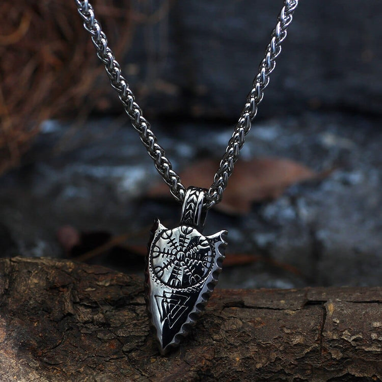Protective spearhead necklace Protective spearhead necklace