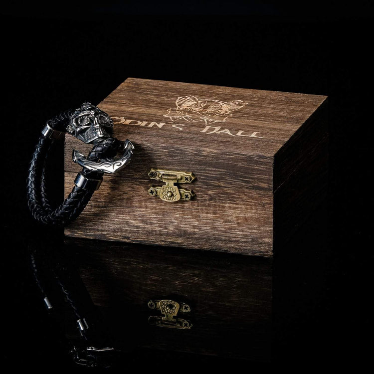 Viking bracelet terror of the sailors in leather Viking bracelet terror of the sailors in leather