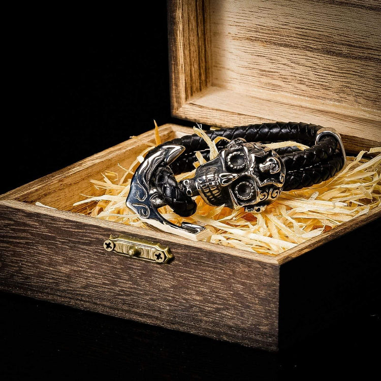 Viking bracelet terror of the sailors in leather Viking bracelet terror of the sailors in leather