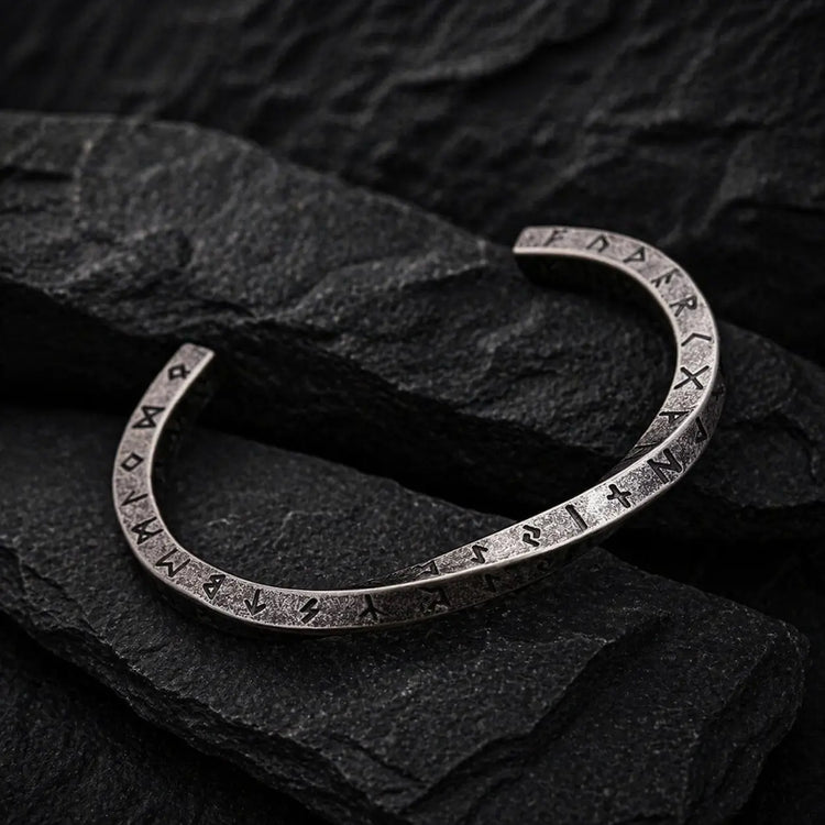 Viking Bracelet - Rune Circle