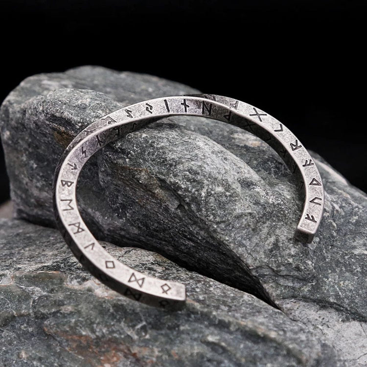 Viking Bracelet - Circle of Runa