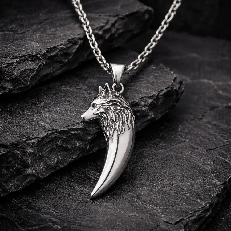 Wolf necklace \"Never give up\"