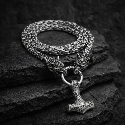 Collier marteau de Thor en acier inoxydable avec crâne de casque viking Collier marteau de Thor en acier inoxydable avec crâne de casque viking