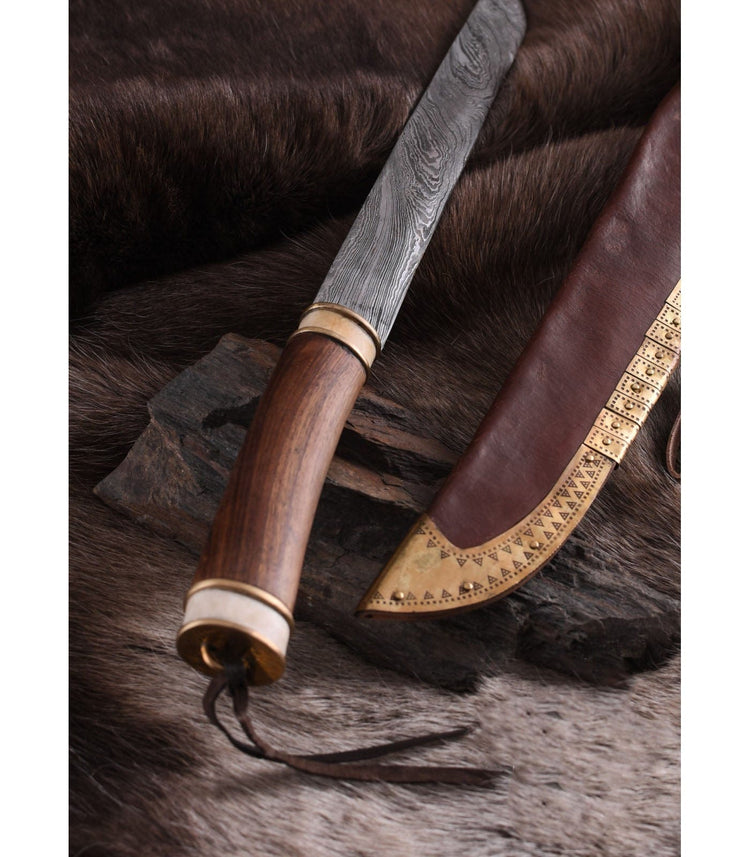 Couteau Viking et fourreau en cuir