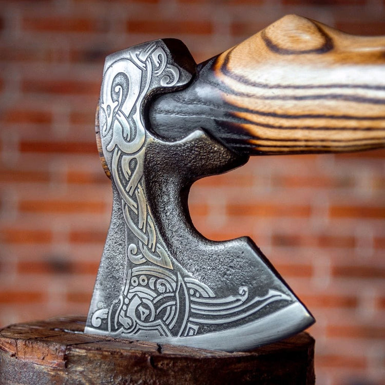 Viking warrior axe - \"Tempête du Ragnarök\" (Storm of Ragnarök)