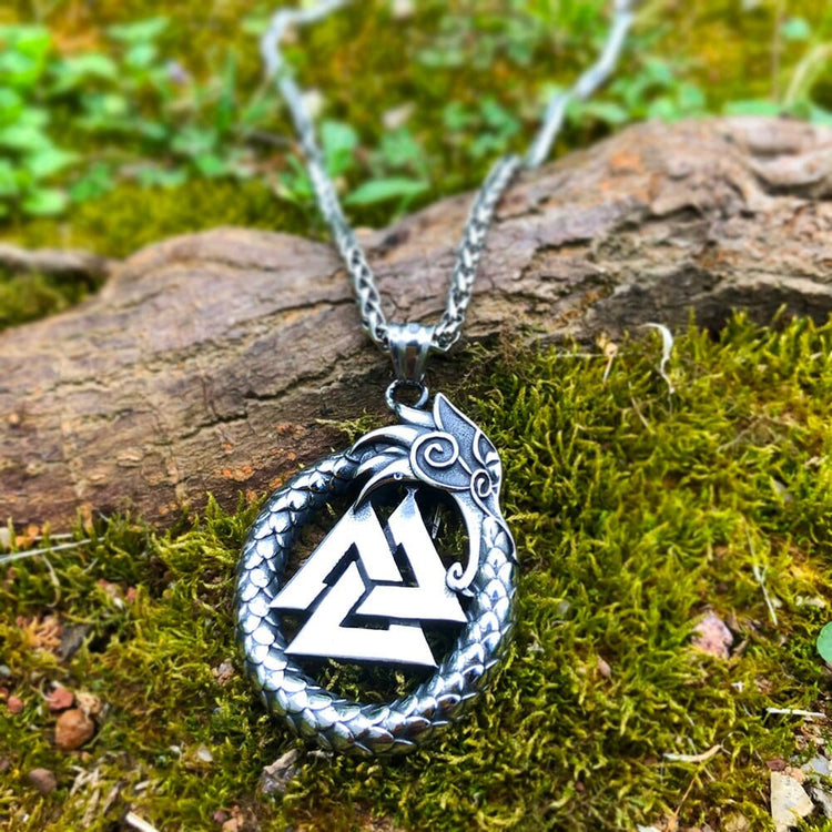 Necklace of the Valiant Fighter - Valknut