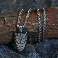 Protective spearhead necklace