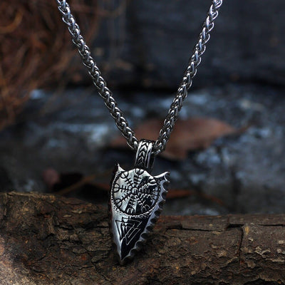 Protective spearhead necklace