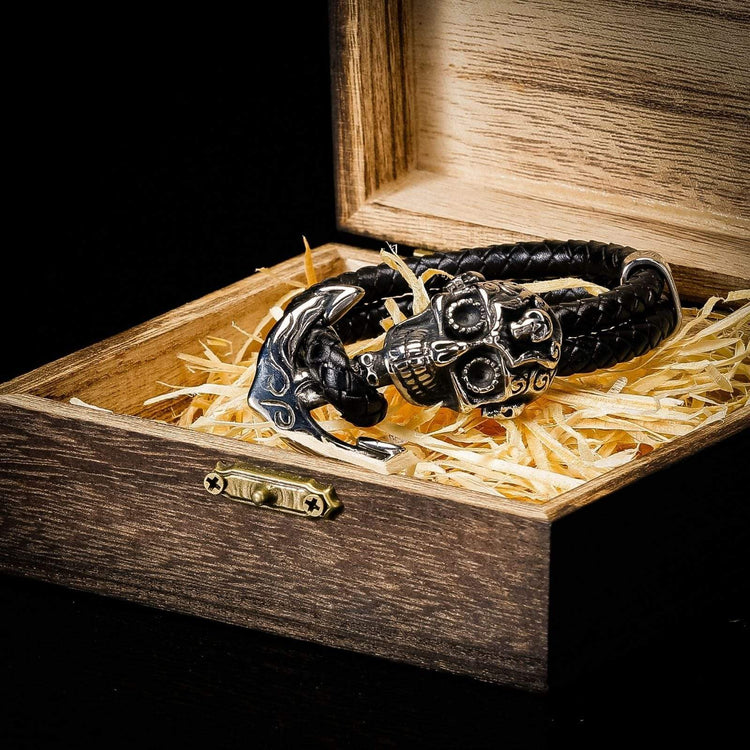 Viking bracelet terror of the sailors in leather